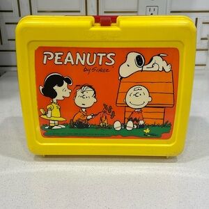Vintage Peanuts Plastic Lunchbox